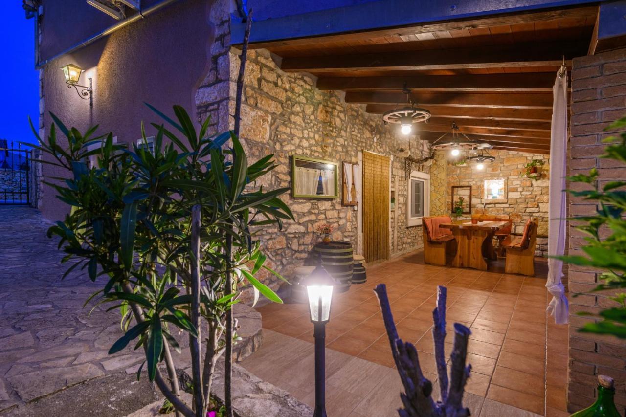 Вилла Rustic Istrian House Varesco Крница Экстерьер фото