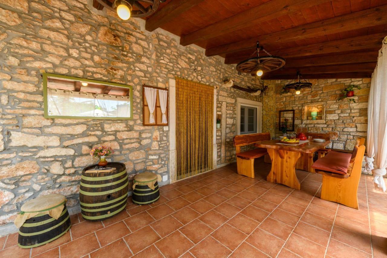 Вилла Rustic Istrian House Varesco Крница Экстерьер фото