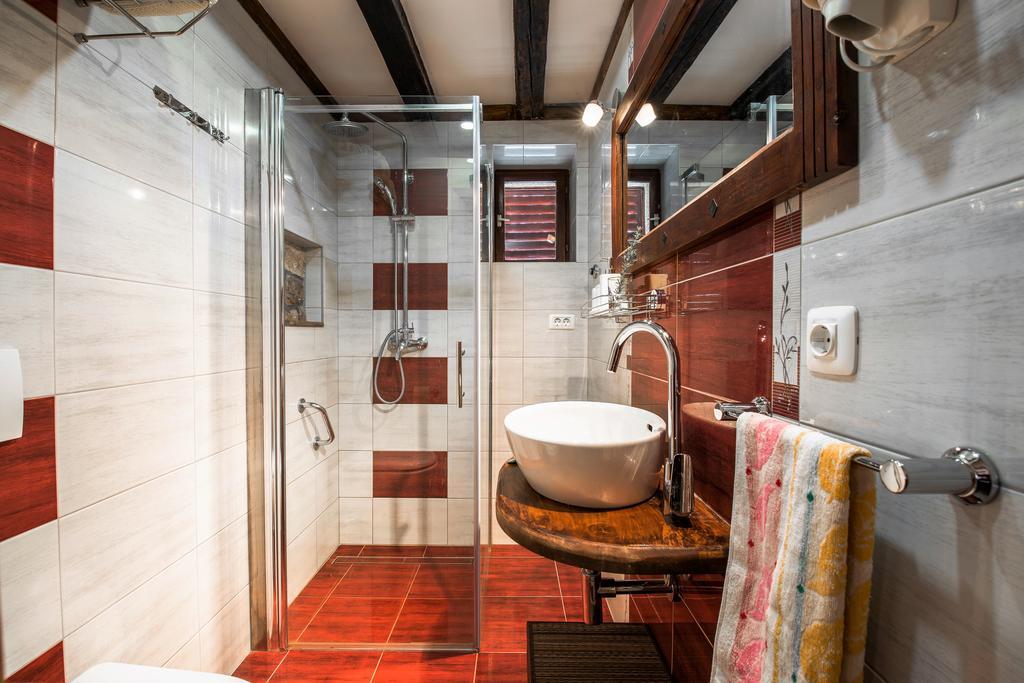 Rustic Istrian House Varesco Крница Экстерьер фото