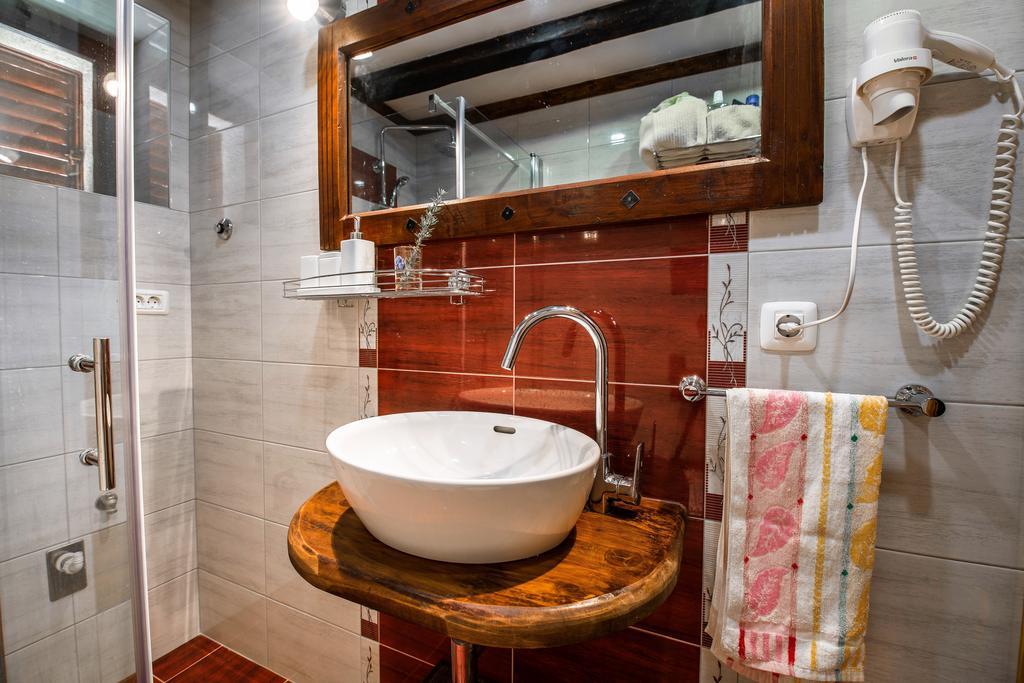 Rustic Istrian House Varesco Крница Экстерьер фото